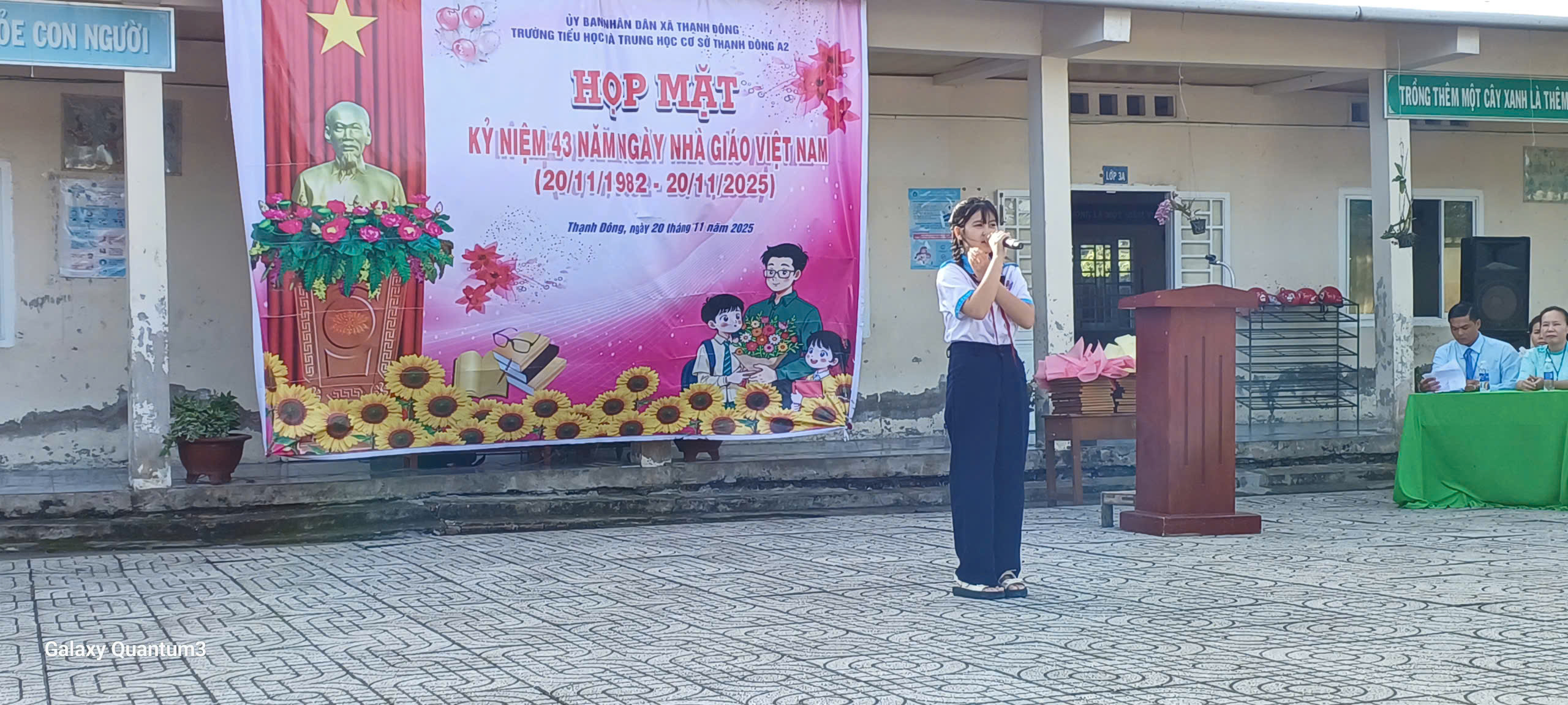 25524436812391086407